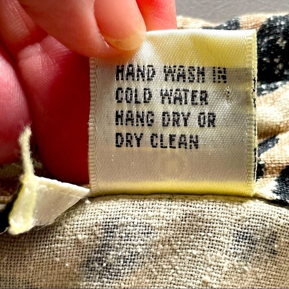 Vintage Women's 100% Silk Animal Print Button-Down Top, Size Medium - Picture 12 of 14